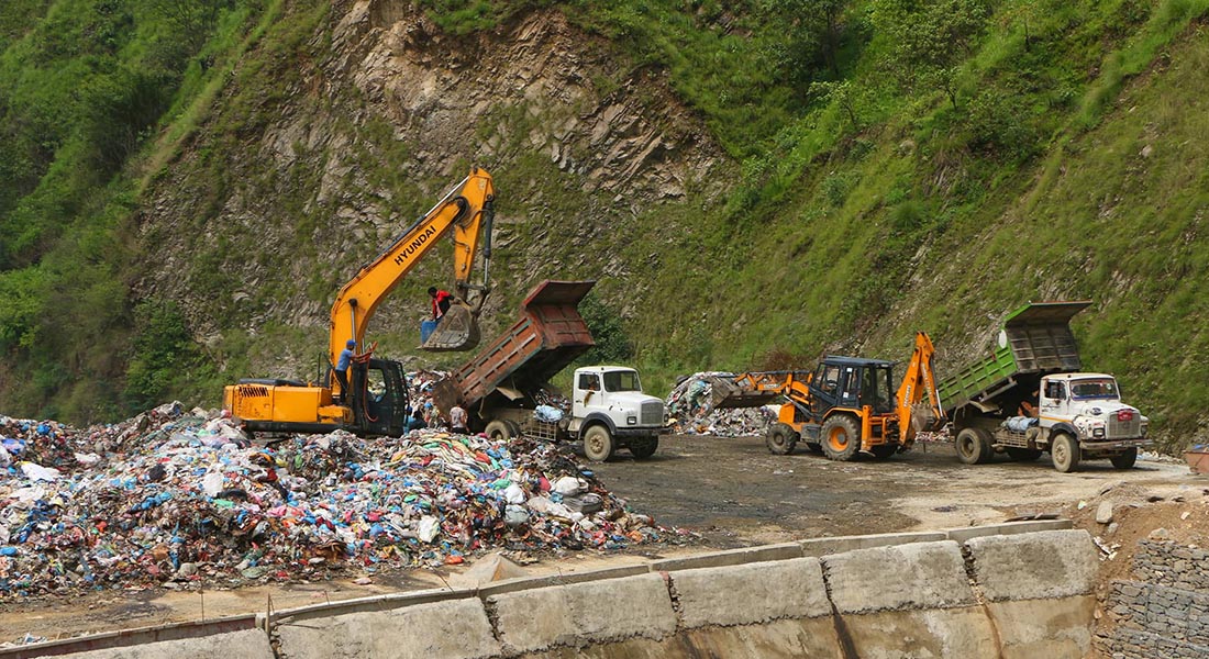 बन्चरेडाँडामा निर्बाध फोहोर विसर्जन